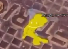 Moradores de Bangu fritam ovo em tampa de bueiro